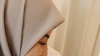 Mama nina cayang. Barakallahufiikum Semoga Allah senantiasa jaga dan lindungi Khalisaaaa sholehahhh aamiin. Selamat Ka @ninazatulini22 ka @chandratauphann, tulis Natasha Rizki. Foto: dok instagram Nina Zatulini dan Natasha Rizki