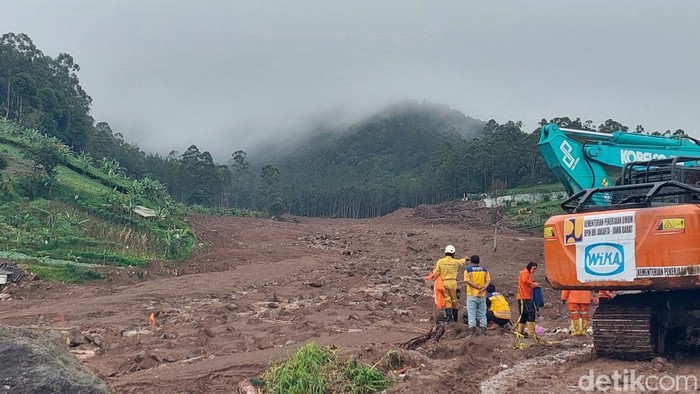 Operasi pencarian dihentikan sementara karena hujan