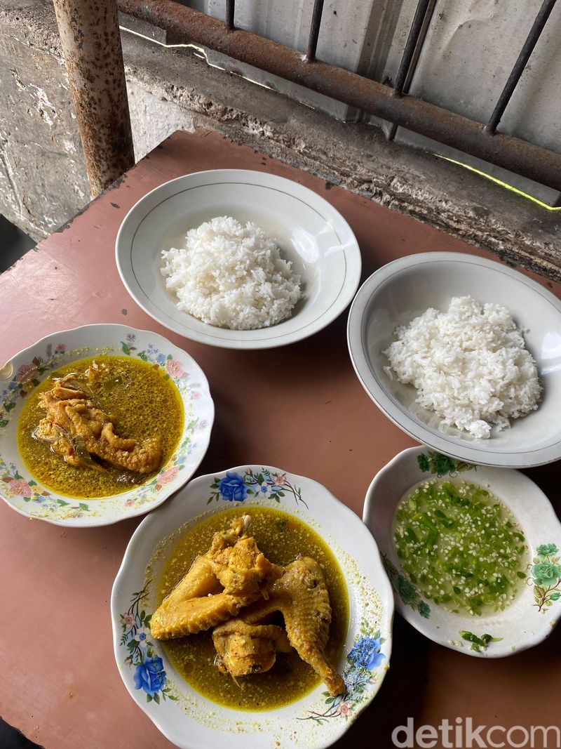 Opor Ayam Kuning Betawi H. Saadih Tampilan Opor Ayam Kuning Betawi H. Saadih