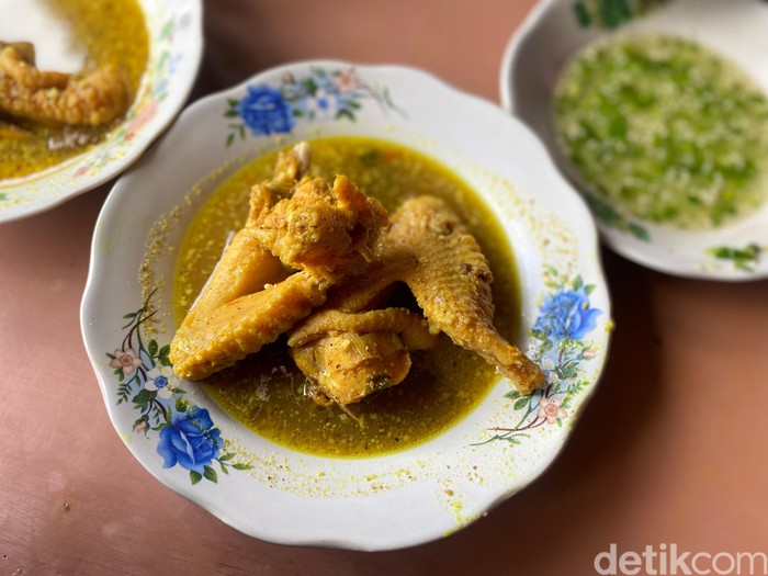 Tampilan Opor Ayam Kuning Betawi H. Saadih