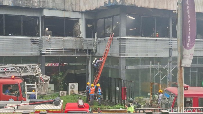 Pabrik Karoseri di Bogor Kebakaran, Lalin Jl Sholeh Iskandar Sempat Macet