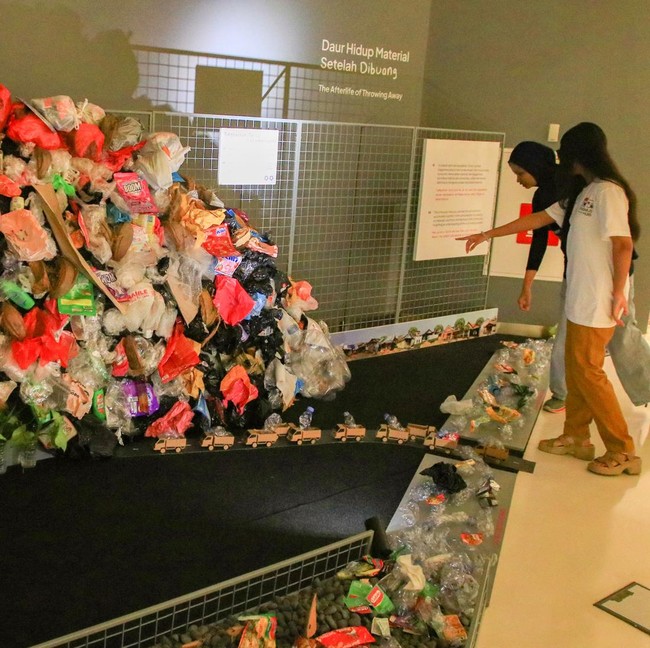 Pameran Bukan Tentang Sampah Ajak Publik Melihat Nilai Seni Daur Ulang