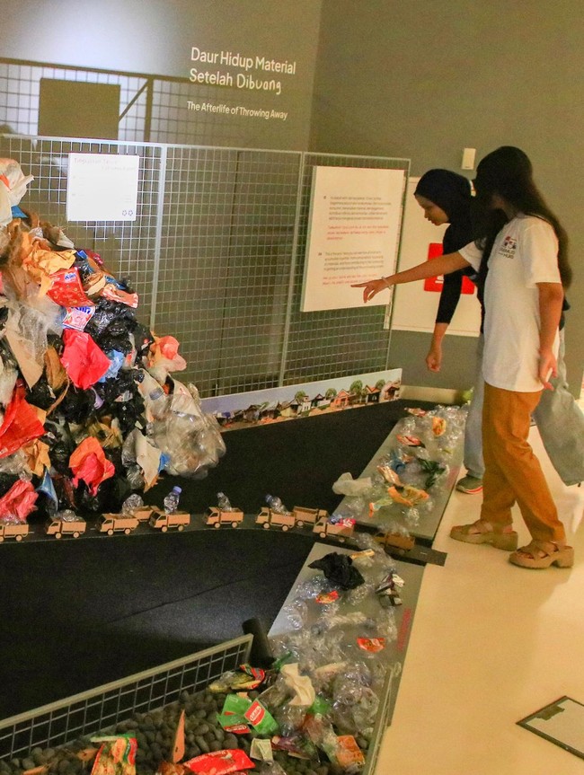 Pameran Bukan Tentang Sampah Ajak Publik Melihat Nilai Seni Daur Ulang