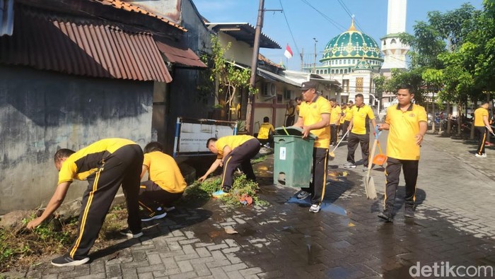 Polresta Sidoarjo Kurve Serentak, Wujudkan Lingkungan Kerja Bersih-Nyaman