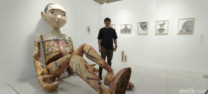 Patung Lembam Karya Iwan Effendi di Art Jakarta Papers 2026
