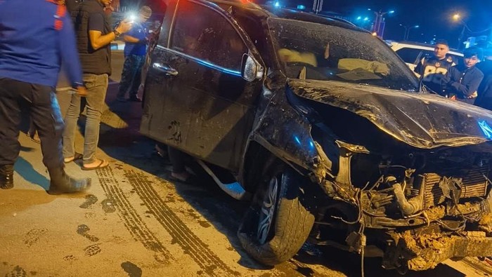 ABG Anak Pemkab Bawa Fortuner Tabrak Warung, 2 Warga Terluka di Sulbar