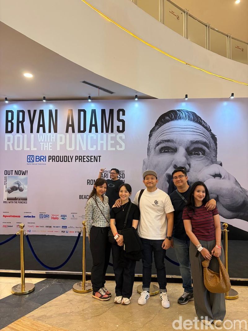 Pilot Garuda viral selfie dengan Bryan Adams