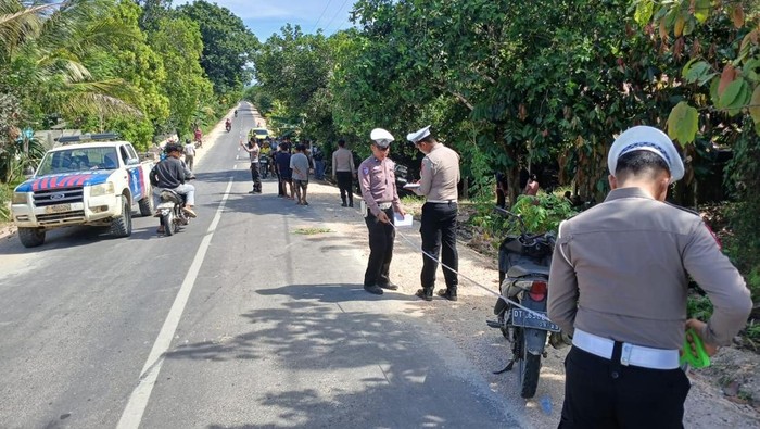 Ayah-Anak Boncengan Motor Tewas Tabrakan dengan Mobil di Konawe Selatan