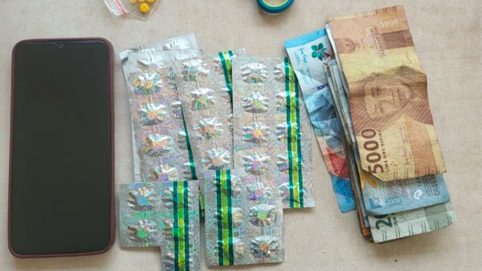 Pengedar Obat Keras Ilegal di Cikarang Bekasi Dibekuk, Ratusan Pil Disita