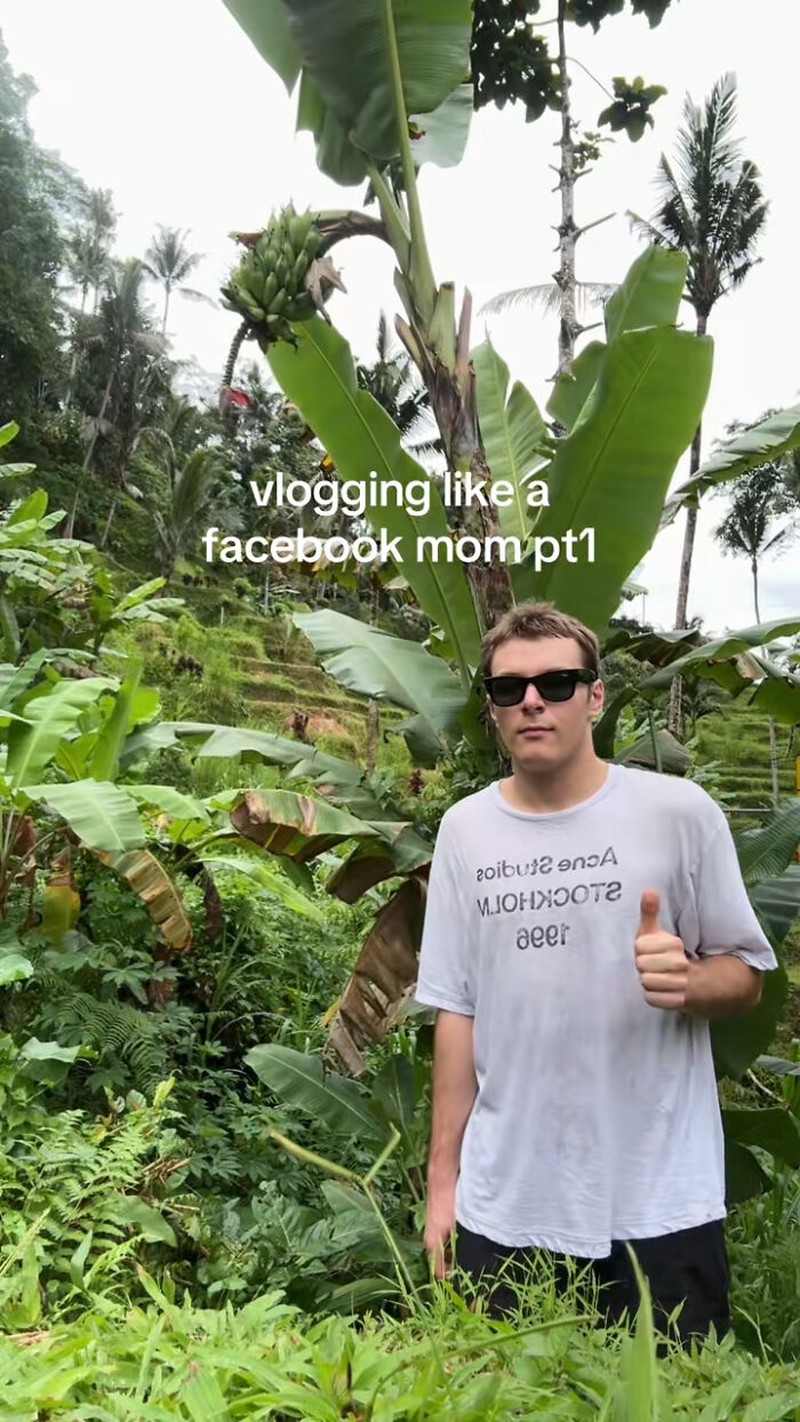 Pose Ibu-ibu Facebook