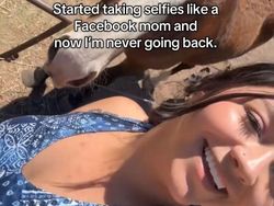 Kocak Tapi Viral: Tren Pose Ibu-ibu Facebook Bikin Gen Z Ikutan