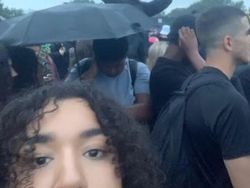 Kocak Tapi Viral: Tren Pose Ibu-ibu Facebook Bikin Gen Z Ikutan