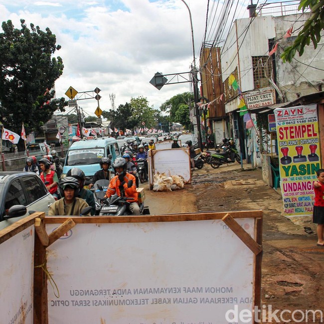 Proyek Galian Picu Kemacetan Panjang di Jalan Raya Bogor