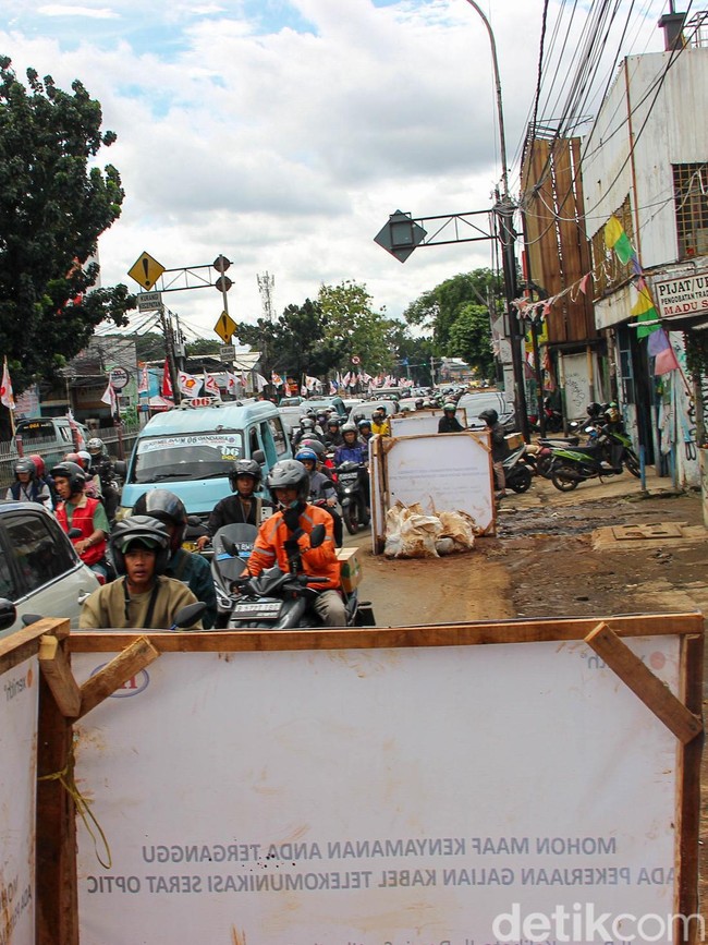 Proyek Galian Picu Kemacetan Panjang di Jalan Raya Bogor