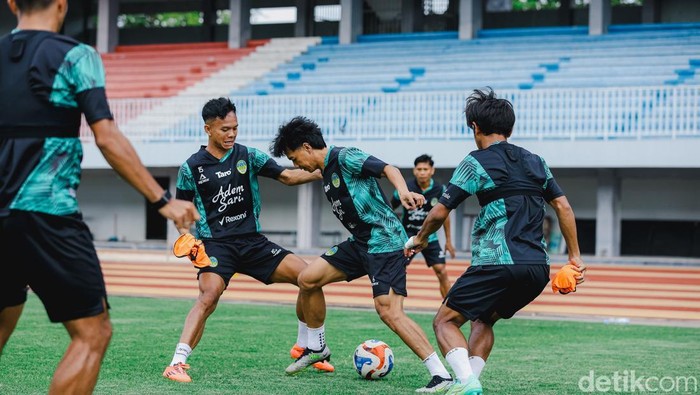 Sesi latihan PSIM Jogja jelang menghadapi Persis Solo di Stadion Sultan Agung, Bantul, Kamis (5/2/2026).