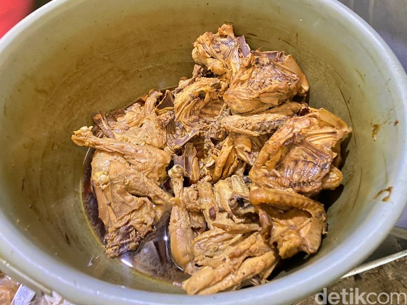 Rahasia Lezat Nasi Uduk Betawi, Ternyata Pakai Jenis Ayam Goreng Ini