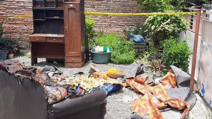 Rumah korban Sunarya sehabis dibakar