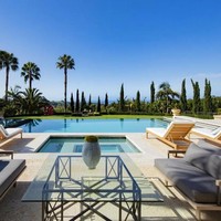 Menurut Ryan Malmsten, agen properti tersebut, beberapa kali transaksi hampir terjadi, tapi selalu batal di tahap akhir. Kini, penjual selangkah lebih dekat untuk melepas properti yang berdiri di atas lahan dua acre tersebut, dengan latar pemandangan Pegunungan Santa Ynez.  Foto: Dok. Realtor.com