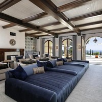 Setelah euforia dokumenter mereda, rumah enam kamar tidur ini kembali kesulitan mendapatkan pembeli. Pada Mei 2023, listing kembali ditarik hampir setahun sebelum akhirnya dipasarkan lagi dengan harga lebih rendah, yakni US$ 29,99 juta. Foto: Dok. Realtor.com