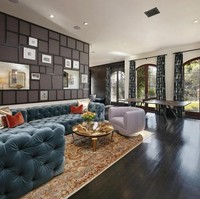 Meski dokumenter tidak menampilkan detail mendalam isi rumah, sorotan besar media sempat membuat perhatian pada properti itu melonjak. Fasilitas mewahnya mencakup gym, bioskop pribadi, bar, ruang permainan, kolam renang, hingga guesthouse. Foto: Dok. Realtor.com