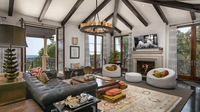 Menariknya, sulitnya penjualan rumah ini terjadi di tengah pasar properti Montecito yang justru sedang berkembang pesat. ukuran rumah di Lilac Drive disebut menjadi kendala utama. “Pembeli sekarang cenderung ingin rumah lebih kecil. Mereka mau bayar sama, tapi tidak butuh luas sebesar itu,” kata Malmsten. Dibanding properti lain di Montecito, rumah ini memang termasuk sangat besar.  Foto: Dok. Realtor.com