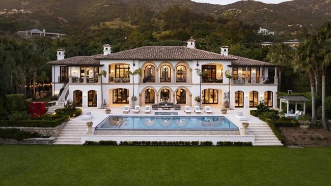 Sudah menjadi rahasia umum bahwa Pangeran Harry dan Meghan Markle tidak pernah menggunakan properti pribadi untuk syuting program Netflix mereka.’ Adapun sebuah rumah bergaya Spanyol seluas sekitar 1.260 meter persegi dipilih untuk ‘Harry & Meghan’.  Foto: Dok. Realtor.com