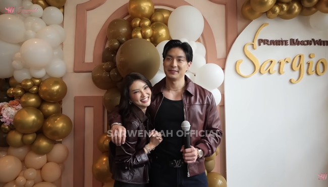 Sarwendah dan Giorgio akhirnya go public mengumumkan keduanya pacaran pada awal Februari, saat keduanya menghadiri acara jumpa fans yang kemudian diunggah ke Instagram serta YouTube milik Sarwendah. Foto: Channel YouTube Sarwendah