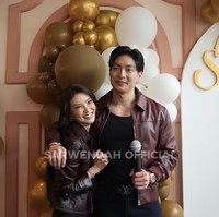 Sarwendah dan Giorgio akhirnya go public mengumumkan keduanya pacaran pada awal Februari, saat keduanya menghadiri acara jumpa fans yang kemudian diunggah ke Instagram serta YouTube milik Sarwendah. Foto: Channel YouTube Sarwendah