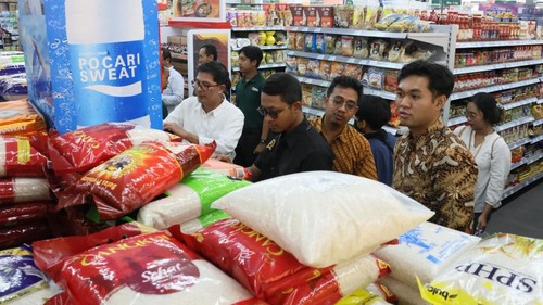 Satgas Pangan Polda Bali melakukan sidak di Pasar Kreneng dan retail modern di Denpasar, Jumat (6/2/2026). (Dok. Polda Bali)