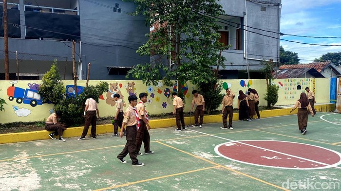 Wamen Dikdasmen dan Walkot Bandung Canangkan Pager Bersih