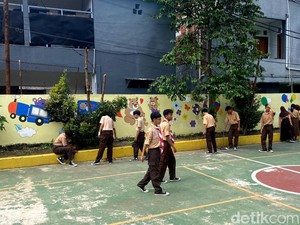 Wamen Dikdasmen dan Walkot Bandung Canangkan Pager Bersih