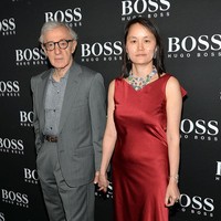 Soon-Yi dan Woody Allen memiliki kisah cinta kontroversial. Sebelum menikah, keduanya punya hubungan kontroversial.  Foto: Corbis via Getty Images/Stephane Cardinale - Corbis