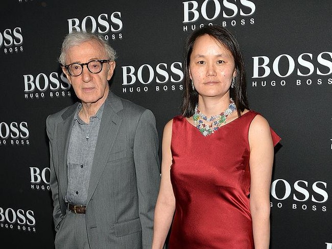 Soon-Yi dan Woody Allen memiliki kisah cinta kontroversial. Sebelum menikah, keduanya punya hubungan kontroversial.  Foto: Corbis via Getty Images/Stephane Cardinale - Corbis