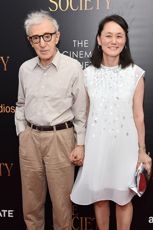 Nama Soon-Yi Previn, istri sutradara legendaris Woody Allen, menjadi perbincangan setelah muncul dalam dokumen terkait kasus kejahatan seksual Jeffrey Epstein. Sebuah email lama yang dikaitkan dengannya viral di media sosial karena isi dan sudut pandangnya terhadap korban kekerasan seksual dianggap nirempati.  Foto: Corbis via Getty Images/Stephane Cardinale - Corbis