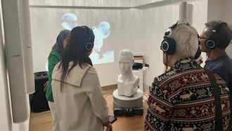 Alat Bantu Dengar Pun Kini Dilengkapi AI, Fungsinya Apa?