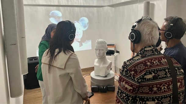 Alat Bantu Dengar Pun Kini Dilengkapi AI, Fungsinya Apa?