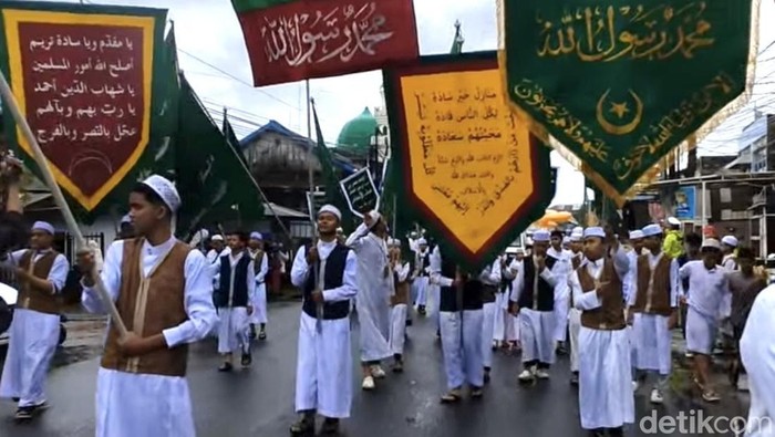 Suasana arak-arakan hari pertama dari rangkaian Ziarah Kubro Ulama dan Auliya Palembang Darussalam 2026