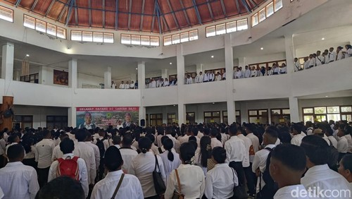 Suasana penyerahan SK PPPK Paruh Waktu di Aula Kantor Bupati Manggarai Barat di Labuan Bajo, Jumat (6/2/2026). (Foto: Ambrosius Ardin/detikBali)
