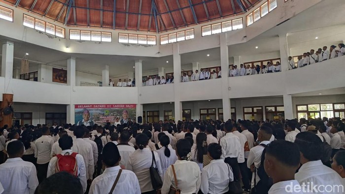 Suasana penyerahan SK PPPK Paruh Waktu di Aula Kantor Bupati Manggarai Barat di Labuan Bajo, Jumat (6/2/2026). (Foto: Ambrosius Ardin/detikBali)