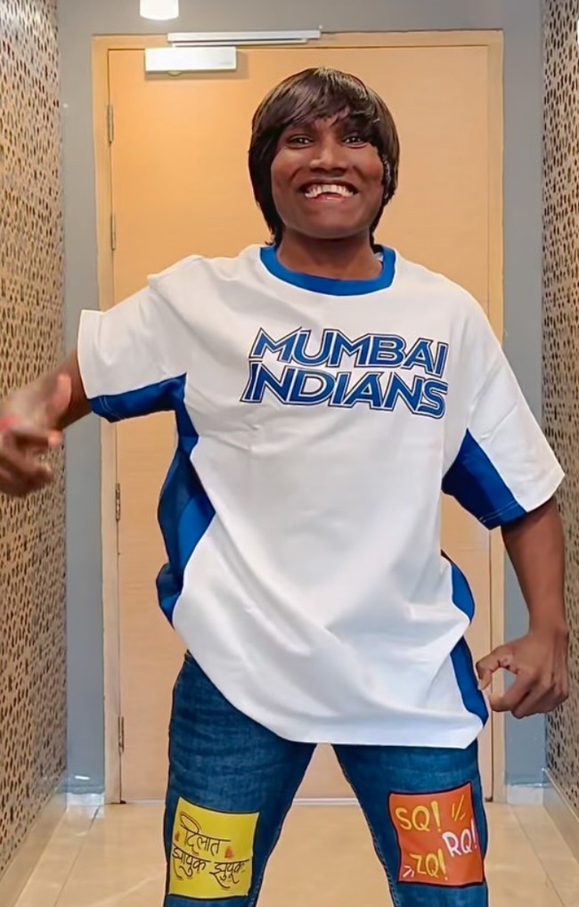 Suraj sendiri sebelumnya sering dijuluki Justin Bieber India karena penampilannya. Suraj memilik gaya rambut poni lempar yang mirip dengan gaya rambut ikonik Justin Bieber pada tahun 2014-2015. Foto: Instagram/@official_suraj_chavan1151