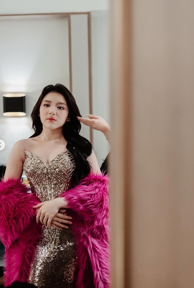 Seperti biasa, penampilan Tiara pun kembali banjir pujian. Tak sedikit yang memuji kecantikannya. “BARBIE HIDUPPPP INIMAH,” tulis salah satu komentar. “CANTIK SEKALI TITI,” komentar lain. Foto: Instagram/@tiaraandini