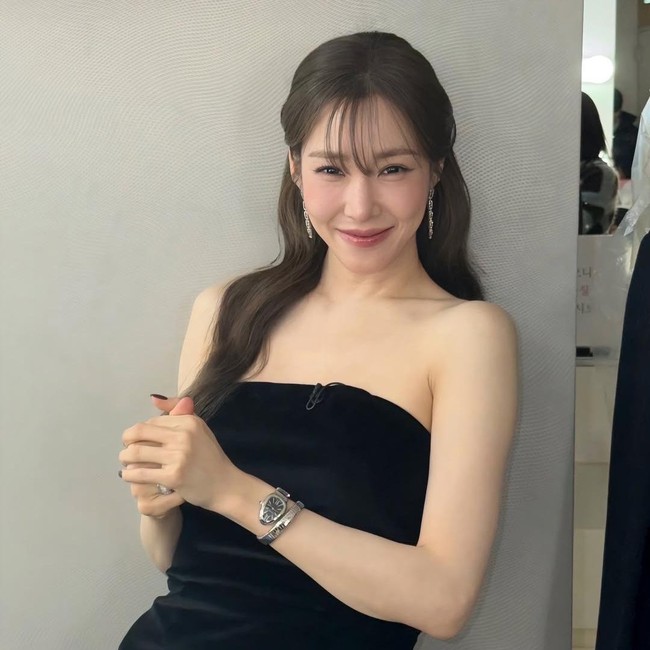 Tiffany SNSD Pamer Foto Kerjaan, Cincin di Jari Manis Jadi Sorotan