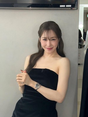 Tiffany SNSD Pamer Foto Kerjaan, Cincin di Jari Manis Jadi Sorotan