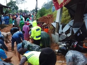 Anak Perempuan Tewas Tertimbun Longsor di Jojogan Pemalang, Ibunya Luka