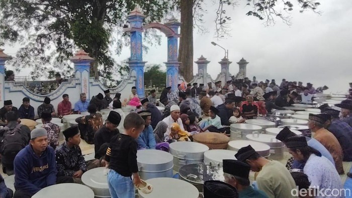 Guyubnya Umat Lintas Agama Ikuti Sadranan di Sidorejo Boyolali