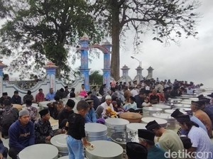 Guyubnya Umat Lintas Agama Ikuti Sadranan di Sidorejo Boyolali