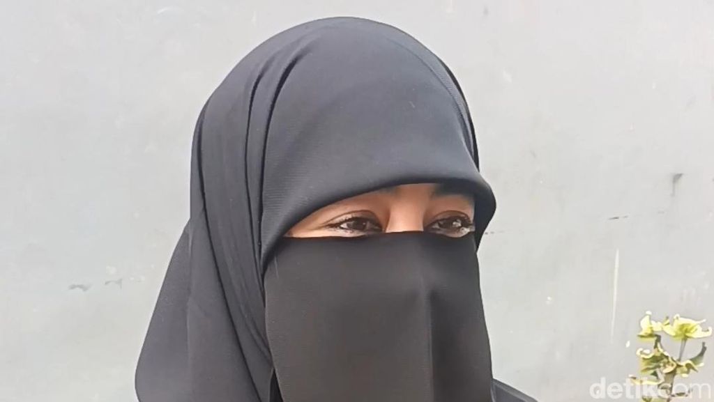 Umi Pipik Ungkap Travel Umrahnya Terdampak Konflik Iran Vs AS-Israel