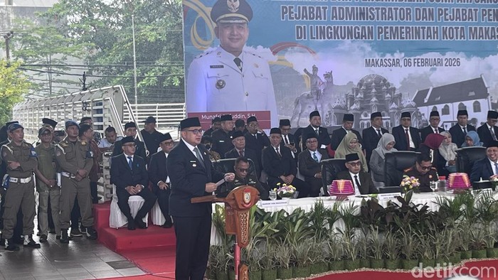 Wali Kota Makassar Munafri Arifuddin melantik 109 pejabat eselon III-IV Pemkot Makassar.