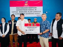 Wamensos Salurkan Santunan Duka Korban Longsor Cisarua