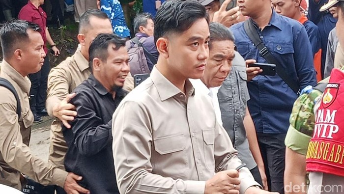 Wapres Gibran Rakabuming Raka kunjungi korban tanah gerak di Kabupaten Tegal, Jumat (6/2/2026).